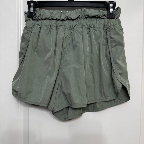Yogalicious Pants - Yogalicious Radiant Commuter Shorts Sage Green Size Small Athletic Casual